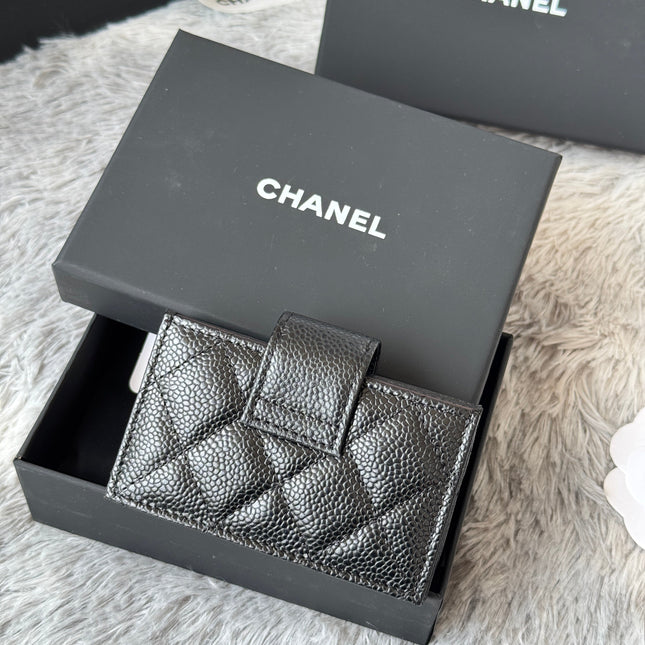 CARD HOLDER 10 CIRCLE CLASP IN BLACK CAVIAR LEATHER SILVER-TONE METALLIC