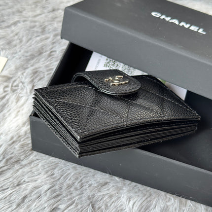 CARD HOLDER 10 CIRCLE CLASP IN BLACK CAVIAR LEATHER SILVER-TONE METALLIC