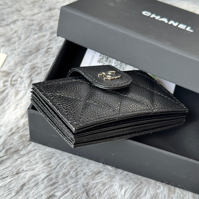 CARD HOLDER 10 CIRCLE CLASP IN BLACK CAVIAR LEATHER SILVER-TONE METALLIC