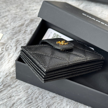 CARD HOLDER 10 CIRCLE CLASP IN BLACK CAVIAR LEATHER GOLD-TONE METALLIC