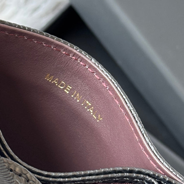 CARD HOLDER 10 CIRCLE CLASP IN BLACK CAVIAR LEATHER GOLD-TONE METALLIC