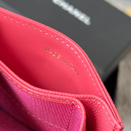 CARD HOLDER 10 CIRCLE CLASP IN MANDY PINK CAVIAR LEATHER GOLD-TONE METALLIC