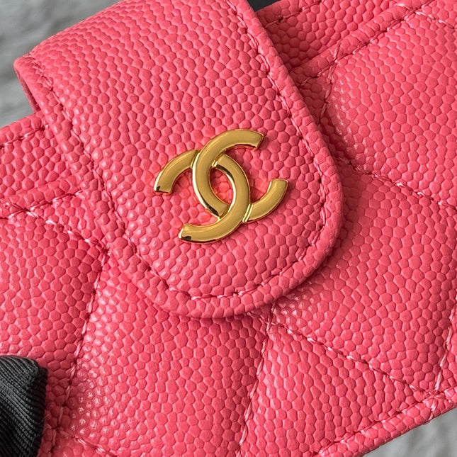 CARD HOLDER 10 CIRCLE CLASP IN MANDY PINK CAVIAR LEATHER GOLD-TONE METALLIC