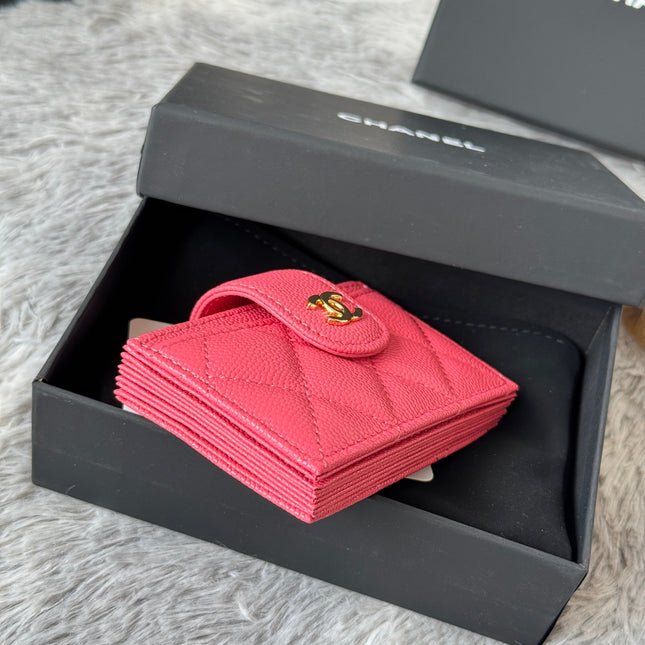 CARD HOLDER 10 CIRCLE CLASP IN MANDY PINK CAVIAR LEATHER GOLD-TONE METALLIC