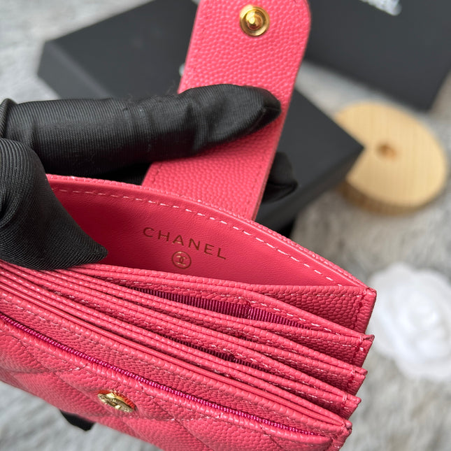 CARD HOLDER 10 CIRCLE CLASP IN MANDY PINK CAVIAR LEATHER GOLD-TONE METALLIC