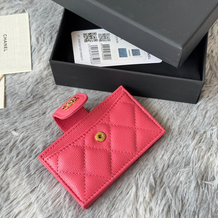 CARD HOLDER 10 CIRCLE CLASP IN MANDY PINK CAVIAR LEATHER GOLD-TONE METALLIC