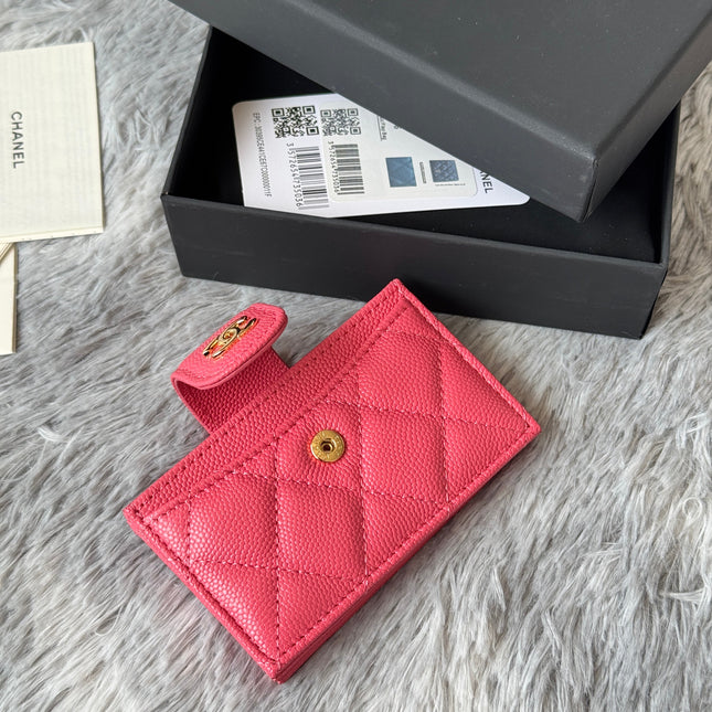 CARD HOLDER 10 CIRCLE CLASP IN MANDY PINK CAVIAR LEATHER GOLD-TONE METALLIC