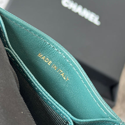 CARD HOLDER 10 CIRCLE CLASP IN NEPTUNE GREEN CAVIAR LEATHER GOLD-TONE METALLIC