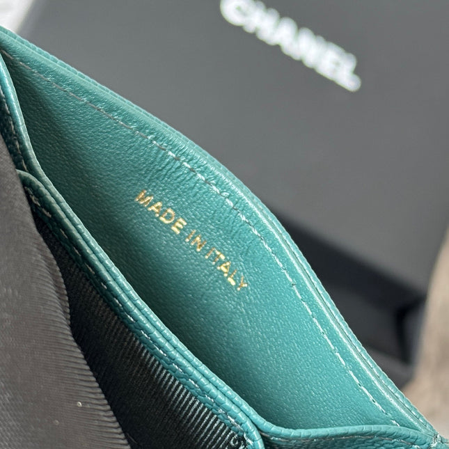 CARD HOLDER 10 CIRCLE CLASP IN NEPTUNE GREEN CAVIAR LEATHER GOLD-TONE METALLIC