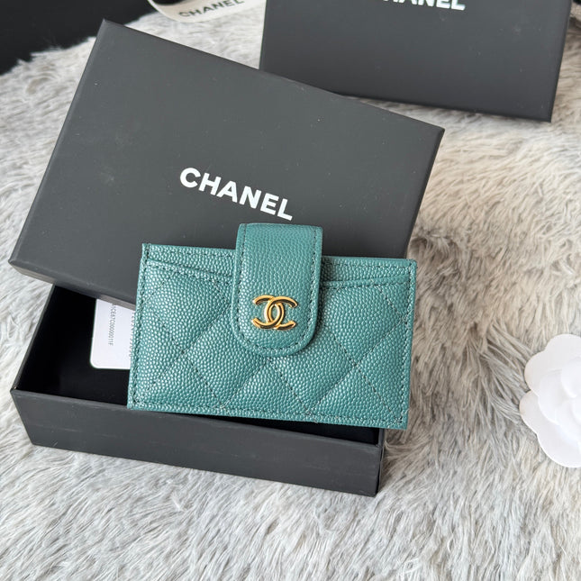 CARD HOLDER 10 CIRCLE CLASP IN NEPTUNE GREEN CAVIAR LEATHER GOLD-TONE METALLIC