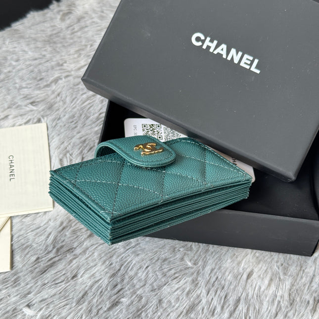 CARD HOLDER 10 CIRCLE CLASP IN NEPTUNE GREEN CAVIAR LEATHER GOLD-TONE METALLIC