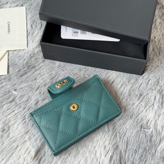 CARD HOLDER 10 CIRCLE CLASP IN NEPTUNE GREEN CAVIAR LEATHER GOLD-TONE METALLIC