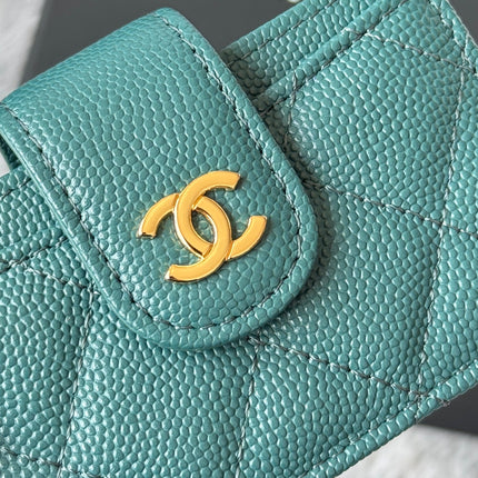 CARD HOLDER 10 CIRCLE CLASP IN NEPTUNE GREEN CAVIAR LEATHER GOLD-TONE METALLIC