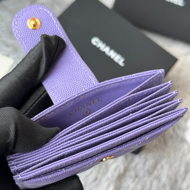 CARD HOLDER 10 CIRCLE CLASP IN BABY PURPLE CAVIAR LEATHER GOLD-TONE METALLIC