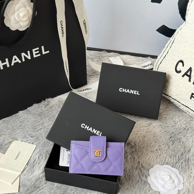 CARD HOLDER 10 CIRCLE CLASP IN BABY PURPLE CAVIAR LEATHER GOLD-TONE METALLIC