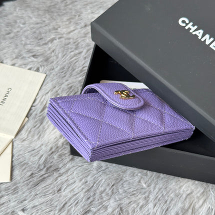 CARD HOLDER 10 CIRCLE CLASP IN BABY PURPLE CAVIAR LEATHER GOLD-TONE METALLIC