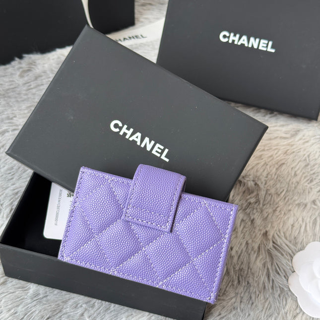 CARD HOLDER 10 CIRCLE CLASP IN BABY PURPLE CAVIAR LEATHER GOLD-TONE METALLIC