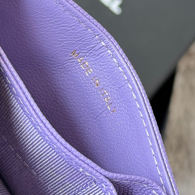 CARD HOLDER 10 CIRCLE CLASP IN BABY PURPLE CAVIAR LEATHER GOLD-TONE METALLIC