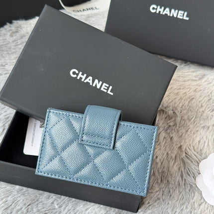 CARD HOLDER 10 CIRCLE CLASP IN NEPAL BLUE CAVIAR LEATHER GOLD-TONE METALLIC