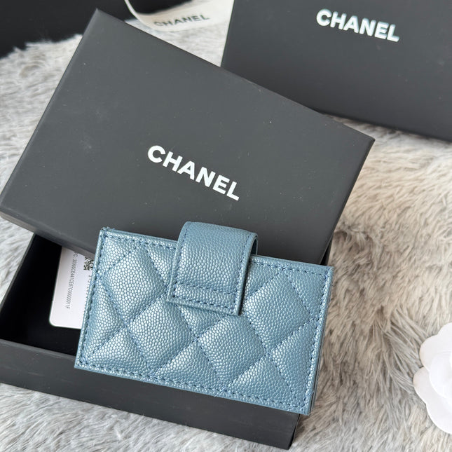 CARD HOLDER 10 CIRCLE CLASP IN NEPAL BLUE CAVIAR LEATHER GOLD-TONE METALLIC