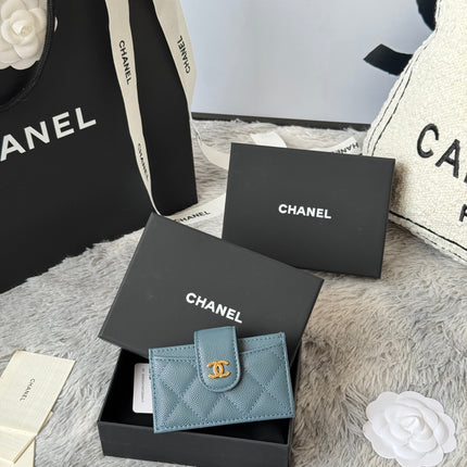 CARD HOLDER 10 CIRCLE CLASP IN NEPAL BLUE CAVIAR LEATHER GOLD-TONE METALLIC