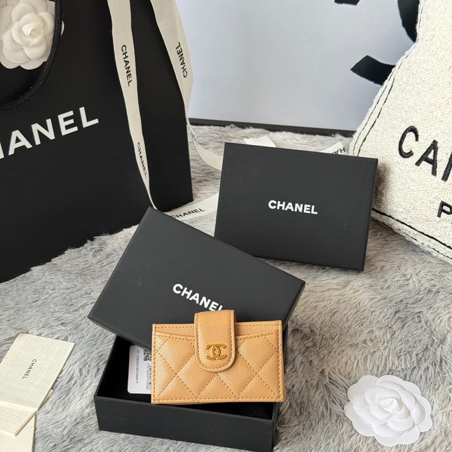 CARD HOLDER 10 CIRCLE CLASP IN LIGHT BROWN CAVIAR LEATHER GOLD-TONE METALLIC