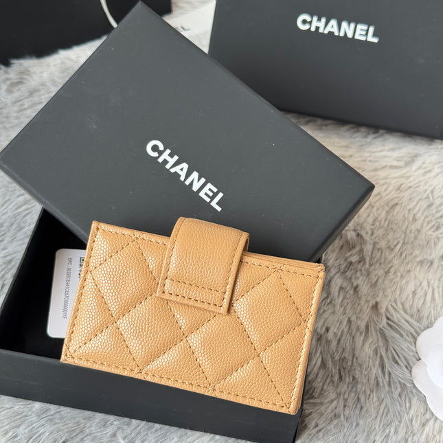 CARD HOLDER 10 CIRCLE CLASP IN LIGHT BROWN CAVIAR LEATHER GOLD-TONE METALLIC