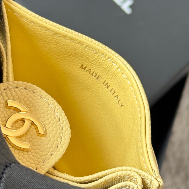 CARD HOLDER 10 CIRCLE CLASP IN YELLOW CAVIAR LEATHER GOLD-TONE METALLIC