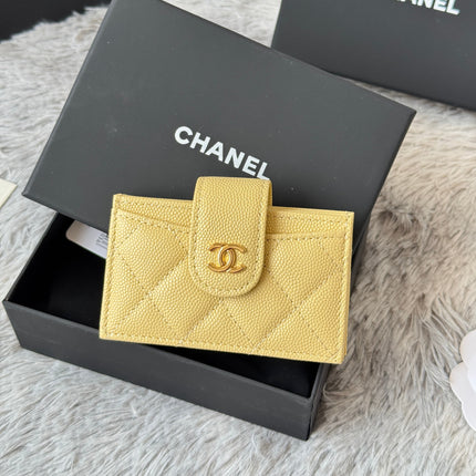 CARD HOLDER 10 CIRCLE CLASP IN YELLOW CAVIAR LEATHER GOLD-TONE METALLIC