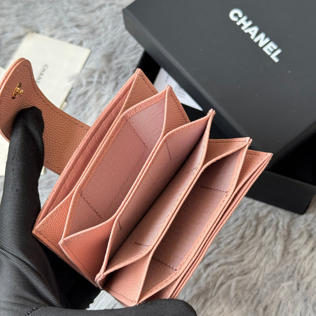 CARD HOLDER 10 CIRCLE CLASP IN TONYS PINK CAVIAR LEATHER GOLD-TONE METALLIC