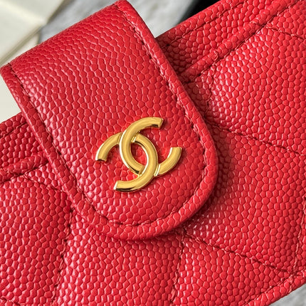 CARD HOLDER 10 CIRCLE CLASP IN RED CAVIAR LEATHER GOLD-TONE METALLIC