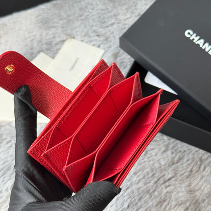 CARD HOLDER 10 CIRCLE CLASP IN RED CAVIAR LEATHER GOLD-TONE METALLIC