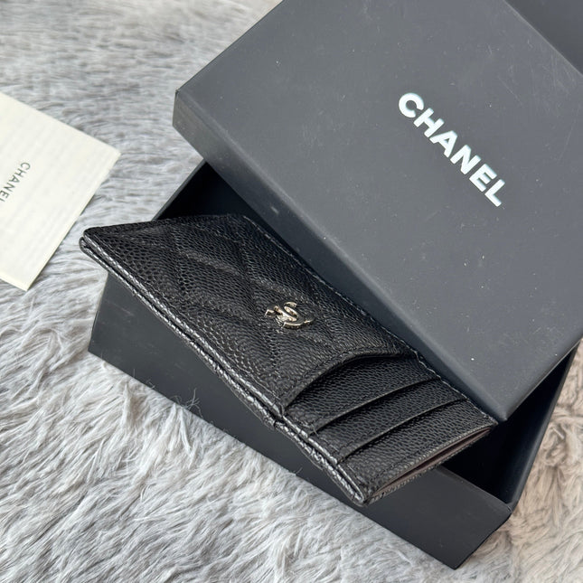 CLASSIC VERTICAL CARD HOLDER 14 IN BLACK GRAINED CALFSKIN SILVER-TONE METALLIC