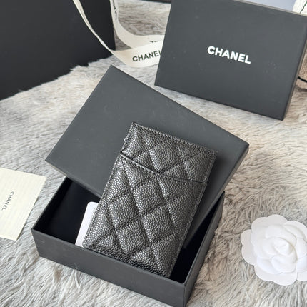 CLASSIC VERTICAL CARD HOLDER 14 IN BLACK GRAINED CALFSKIN GOLD-TONE METALLIC