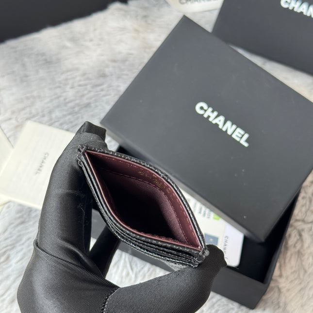 CLASSIC VERTICAL CARD HOLDER 14 IN BLACK GRAINED CALFSKIN GOLD-TONE METALLIC