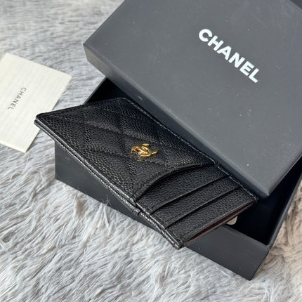 CLASSIC VERTICAL CARD HOLDER 14 IN BLACK GRAINED CALFSKIN GOLD-TONE METALLIC