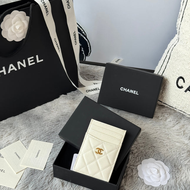 CLASSIC VERTICAL CARD HOLDER 14 IN WHITE GRAINED CALFSKIN GOLD-TONE METALLIC