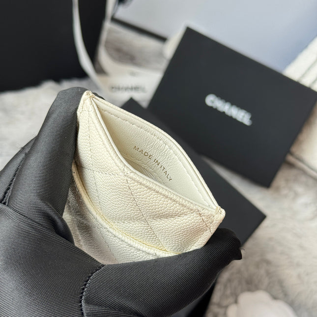 CLASSIC VERTICAL CARD HOLDER 14 IN WHITE GRAINED CALFSKIN GOLD-TONE METALLIC