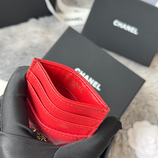 CLASSIC VERTICAL CARD HOLDER 14 IN RED GRAINED CALFSKIN GOLD-TONE METALLIC