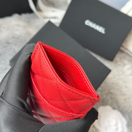 CLASSIC VERTICAL CARD HOLDER 14 IN RED GRAINED CALFSKIN GOLD-TONE METALLIC