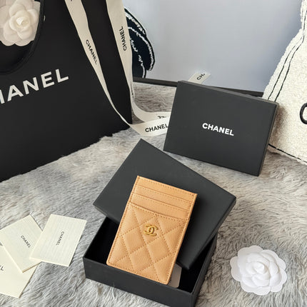 CLASSIC VERTICAL CARD HOLDER 14 IN LIGHT BROWN GRAINED CALFSKIN GOLD-TONE METALLIC