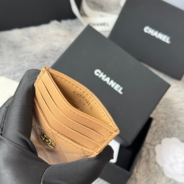 CLASSIC VERTICAL CARD HOLDER 14 IN LIGHT BROWN GRAINED CALFSKIN GOLD-TONE METALLIC