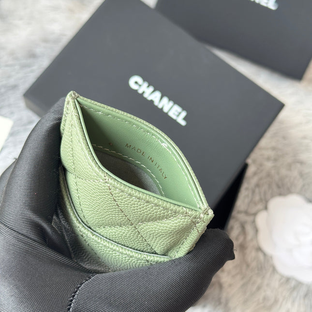 CLASSIC VERTICAL CARD HOLDER 14 IN RAINEE GREEN GRAINED CALFSKIN GOLD-TONE METALLIC