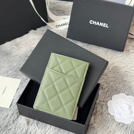 CLASSIC VERTICAL CARD HOLDER 14 IN RAINEE GREEN GRAINED CALFSKIN GOLD-TONE METALLIC