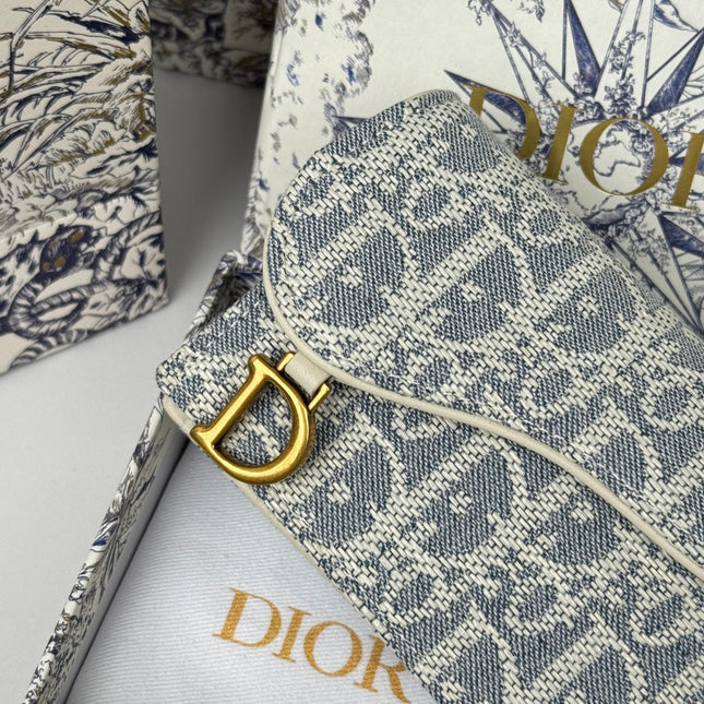 DIOR 25S SADDLE JASMINE GUSSET CARD HOLDER 10 IN LIGHT BLUE OBLIQUE JACQUARD CANVAS