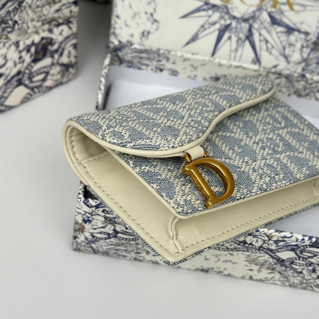 DIOR 25S SADDLE JASMINE GUSSET CARD HOLDER 10 IN LIGHT BLUE OBLIQUE JACQUARD CANVAS