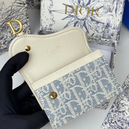 DIOR 25S SADDLE JASMINE GUSSET CARD HOLDER 10 IN LIGHT BLUE OBLIQUE JACQUARD CANVAS