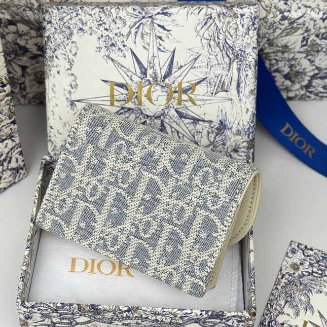 DIOR 25S SADDLE JASMINE GUSSET CARD HOLDER 10 IN LIGHT BLUE OBLIQUE JACQUARD CANVAS