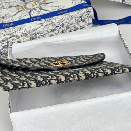 DIOR 25S 30 MONTAIGNE AVENUE POUCH WITH FLAP 30 IN BLUE DIOR OBLIQUE JACQUARD