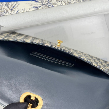DIOR 25S 30 MONTAIGNE AVENUE POUCH WITH FLAP 30 IN BLUE DIOR OBLIQUE JACQUARD